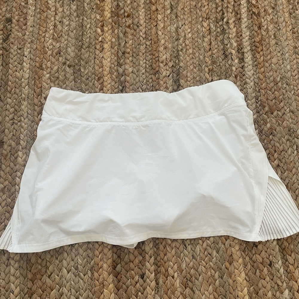 Lululemon white skirt Sz 8